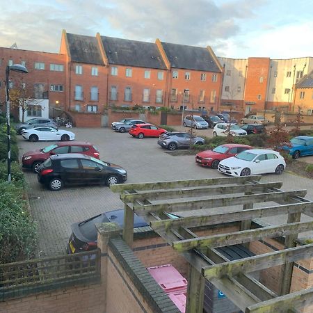 Luxury 2 Bedroom Northampton Townhouse With Balcony Exterior photo