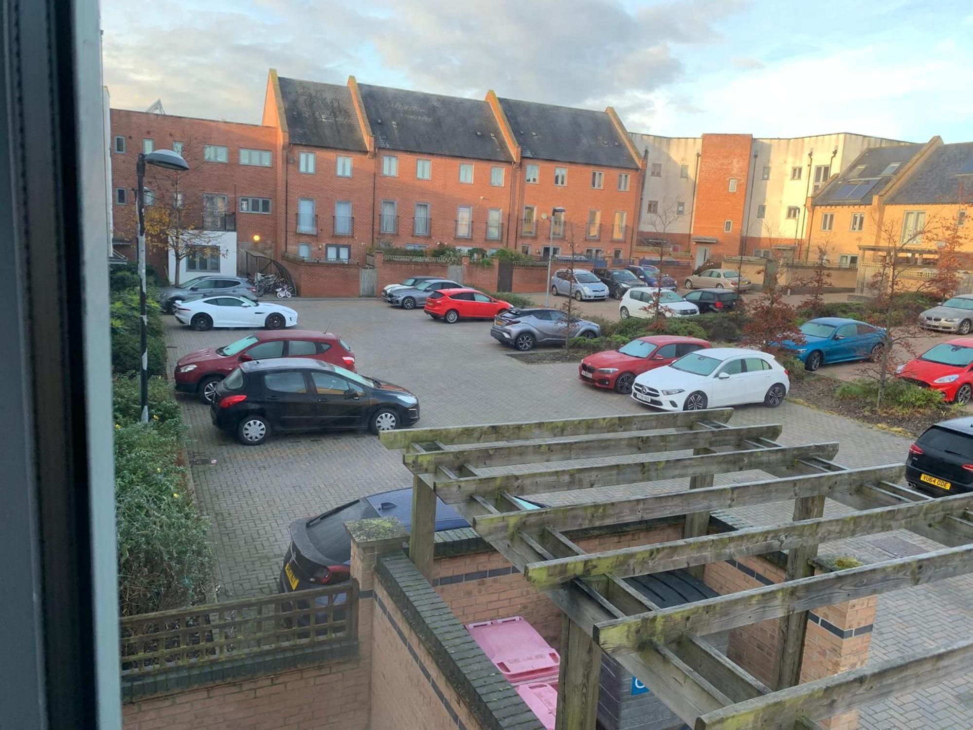 Luxury 2 Bedroom Northampton Townhouse With Balcony Exterior photo