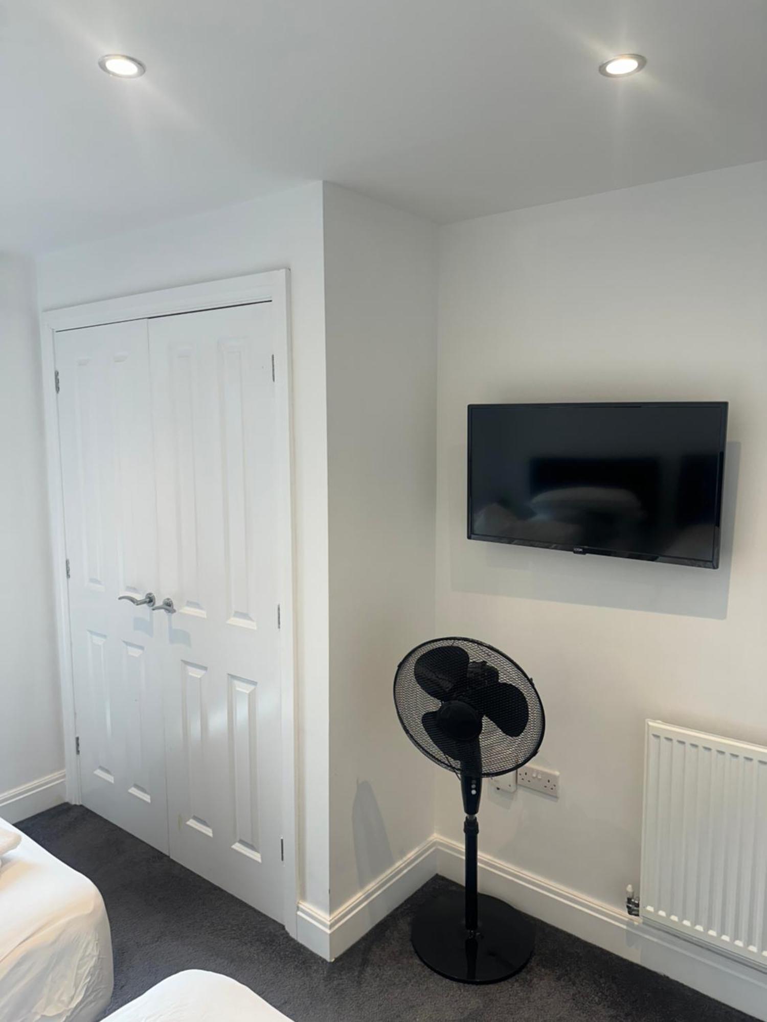 Luxury 2 Bedroom Northampton Townhouse With Balcony Exterior photo